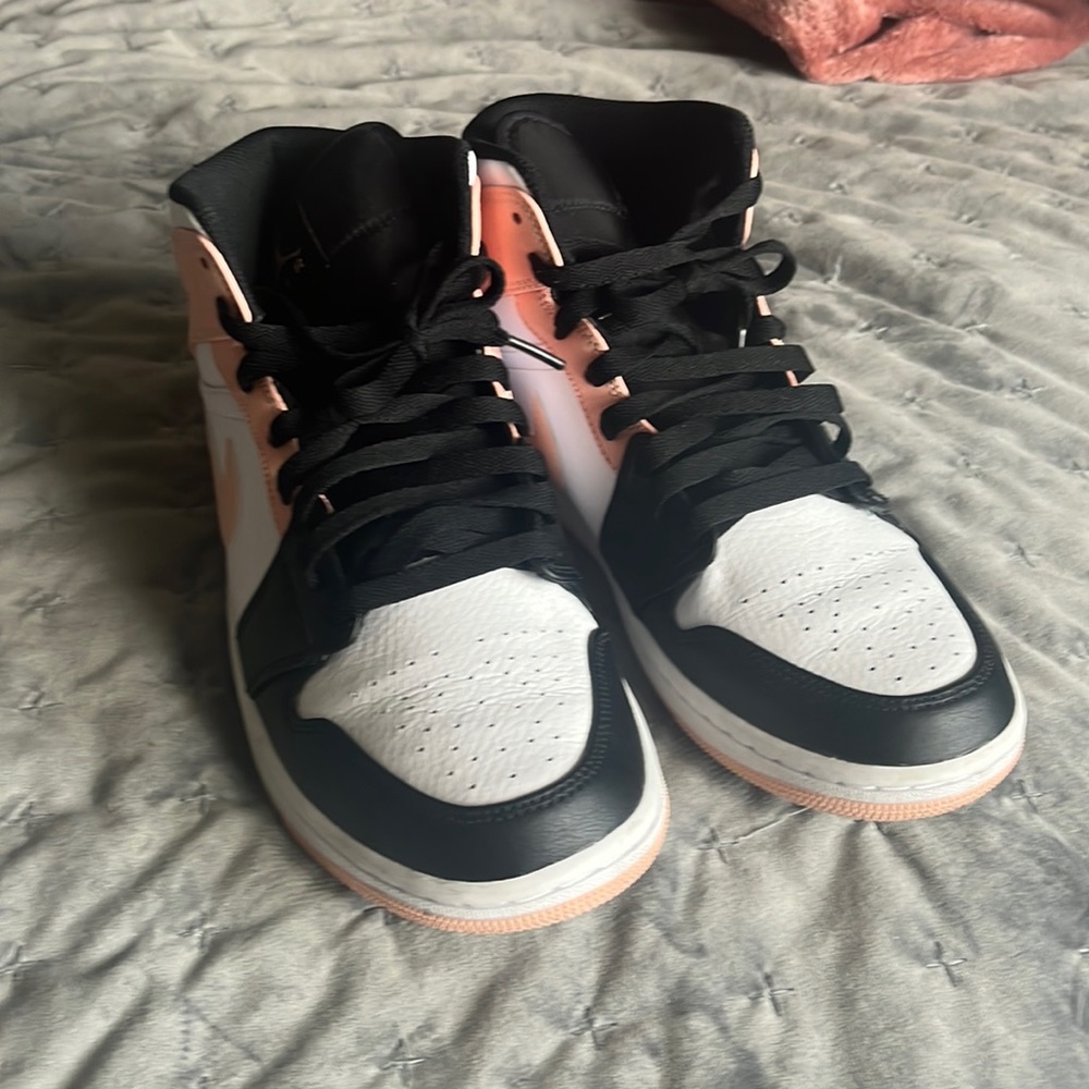 Air Jordan 1 Mid